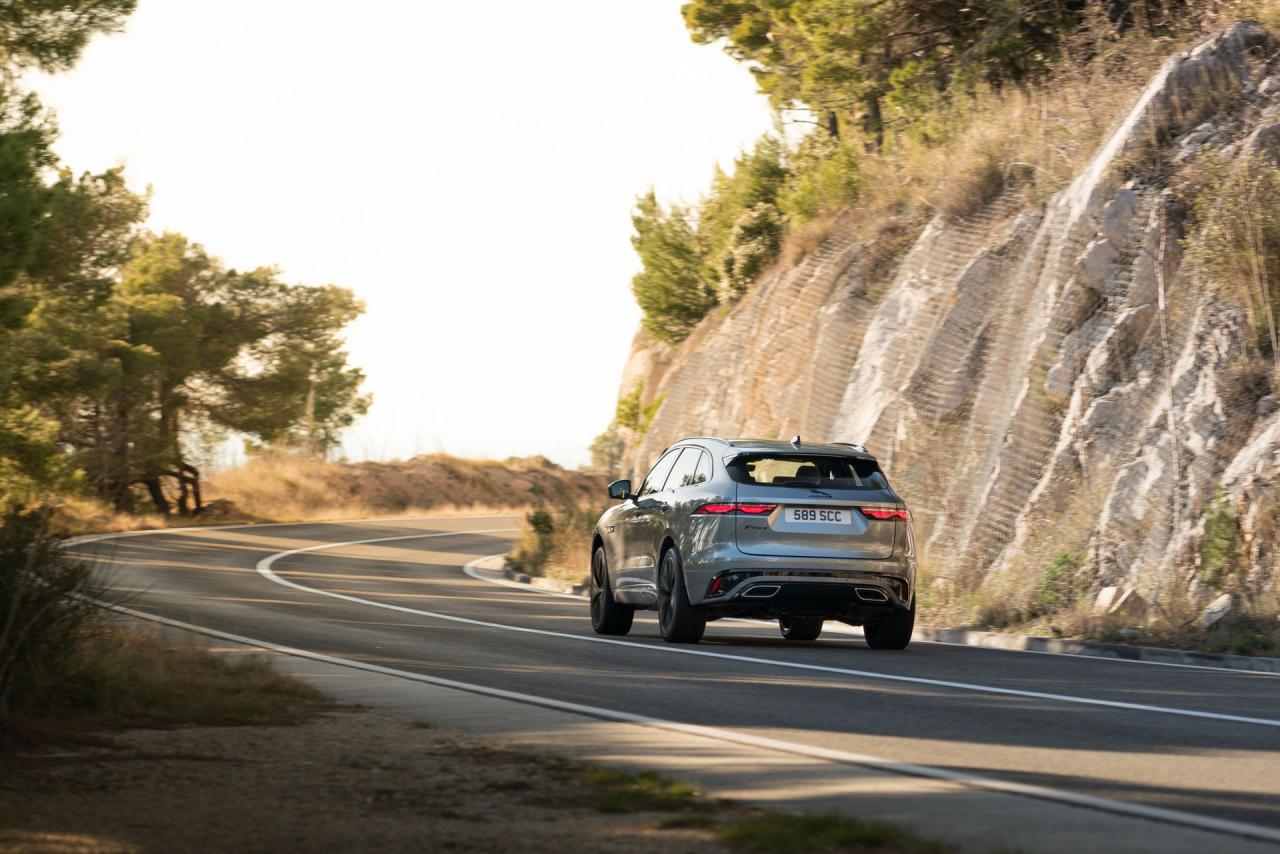 2021-Jaguar-F-Pace-61.jpg