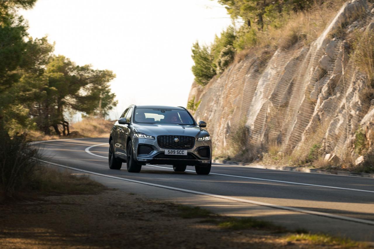 2021-Jaguar-F-Pace-62.jpg