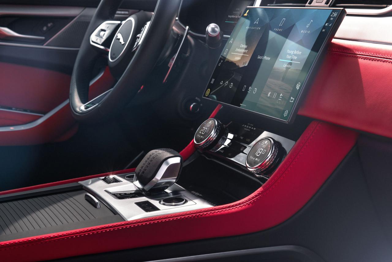 2021-Jaguar-F-Pace-85.jpg