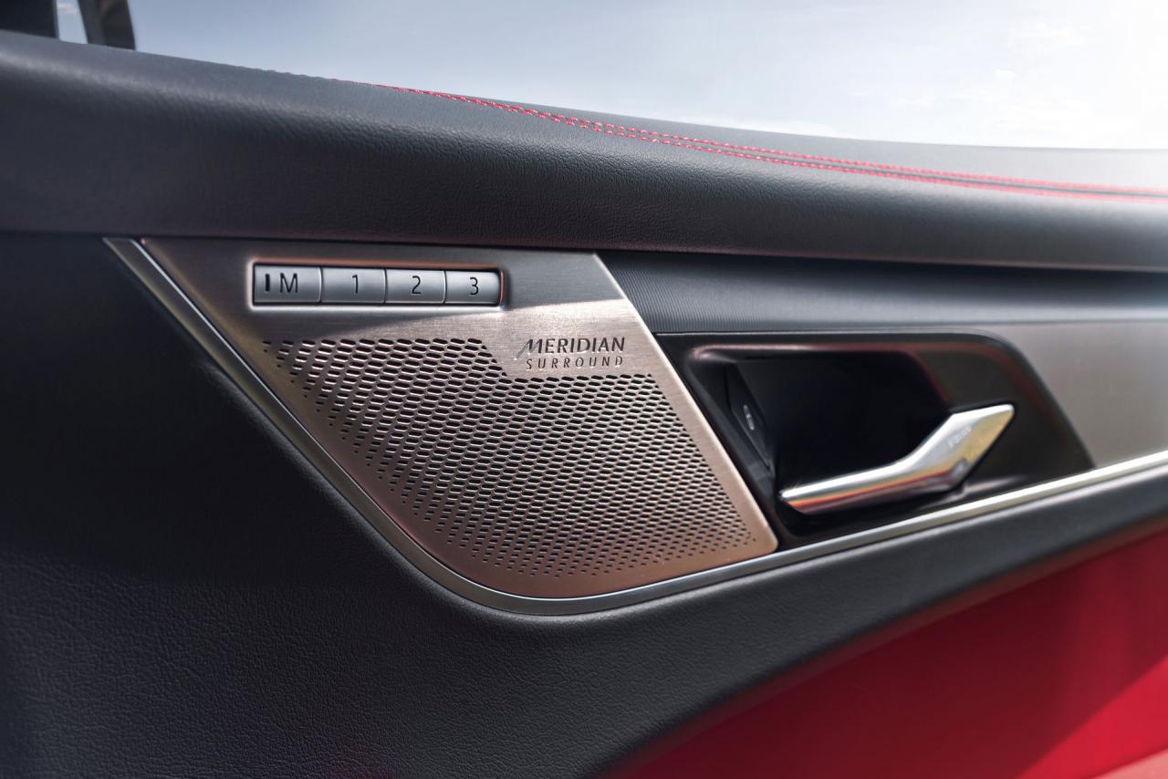 2021-Jaguar-F-Pace-88.jpg