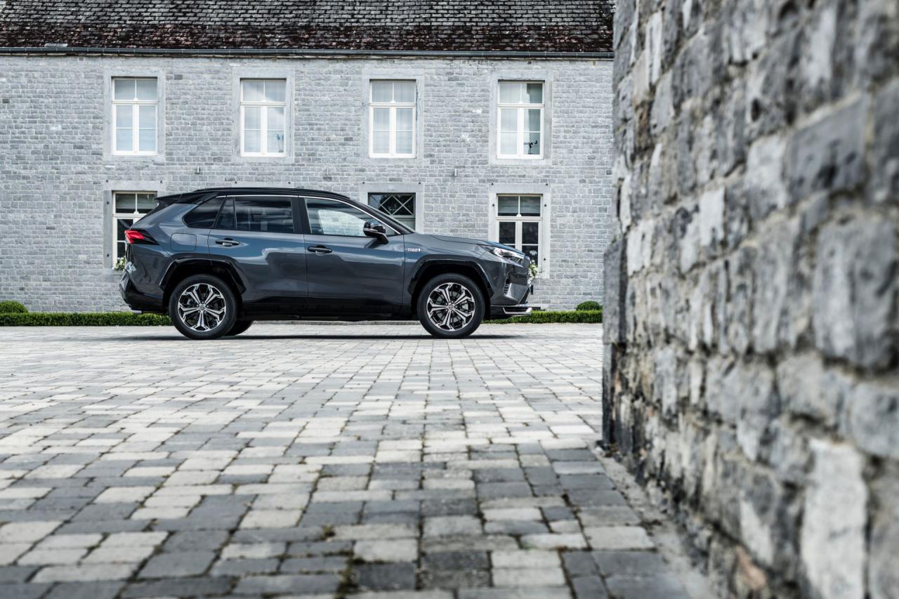 2021-Toyota-RAV4-PHEV-European-spec-127.jpg