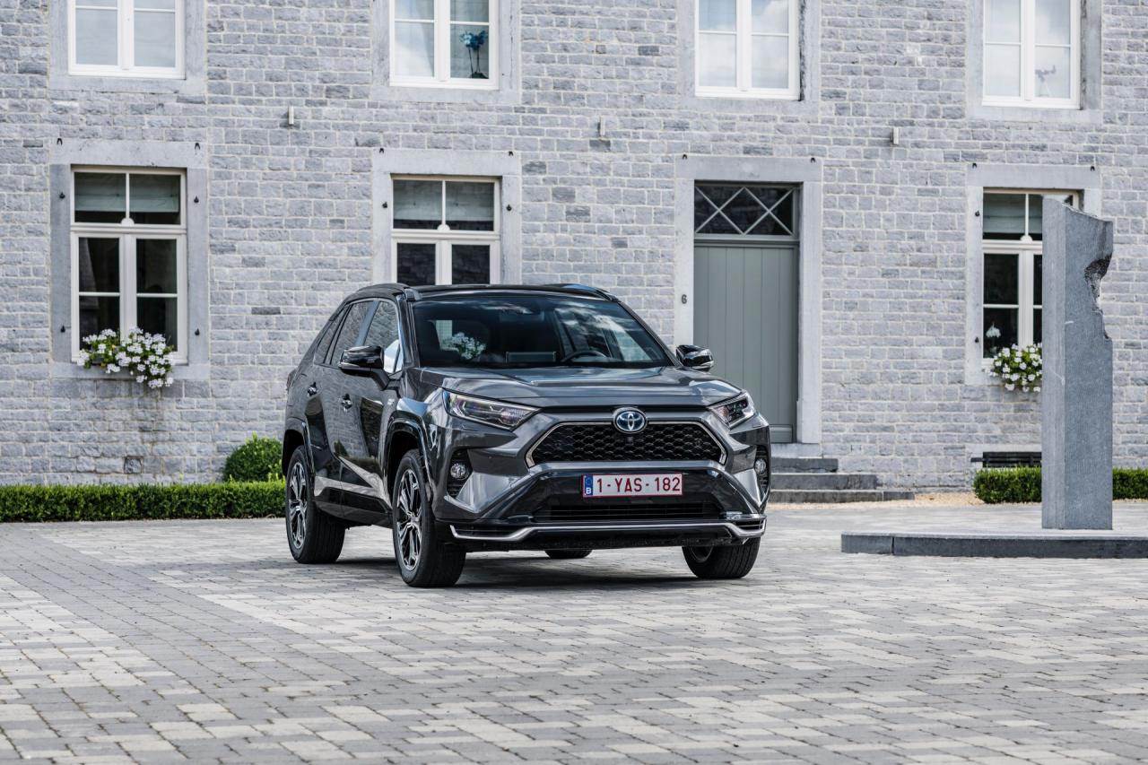 2021-Toyota-RAV4-PHEV-European-spec-135.jpg