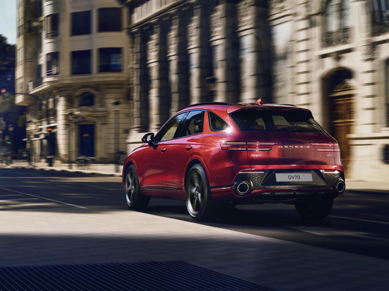 2022-Genesis-GV70-KDM-5.jpg