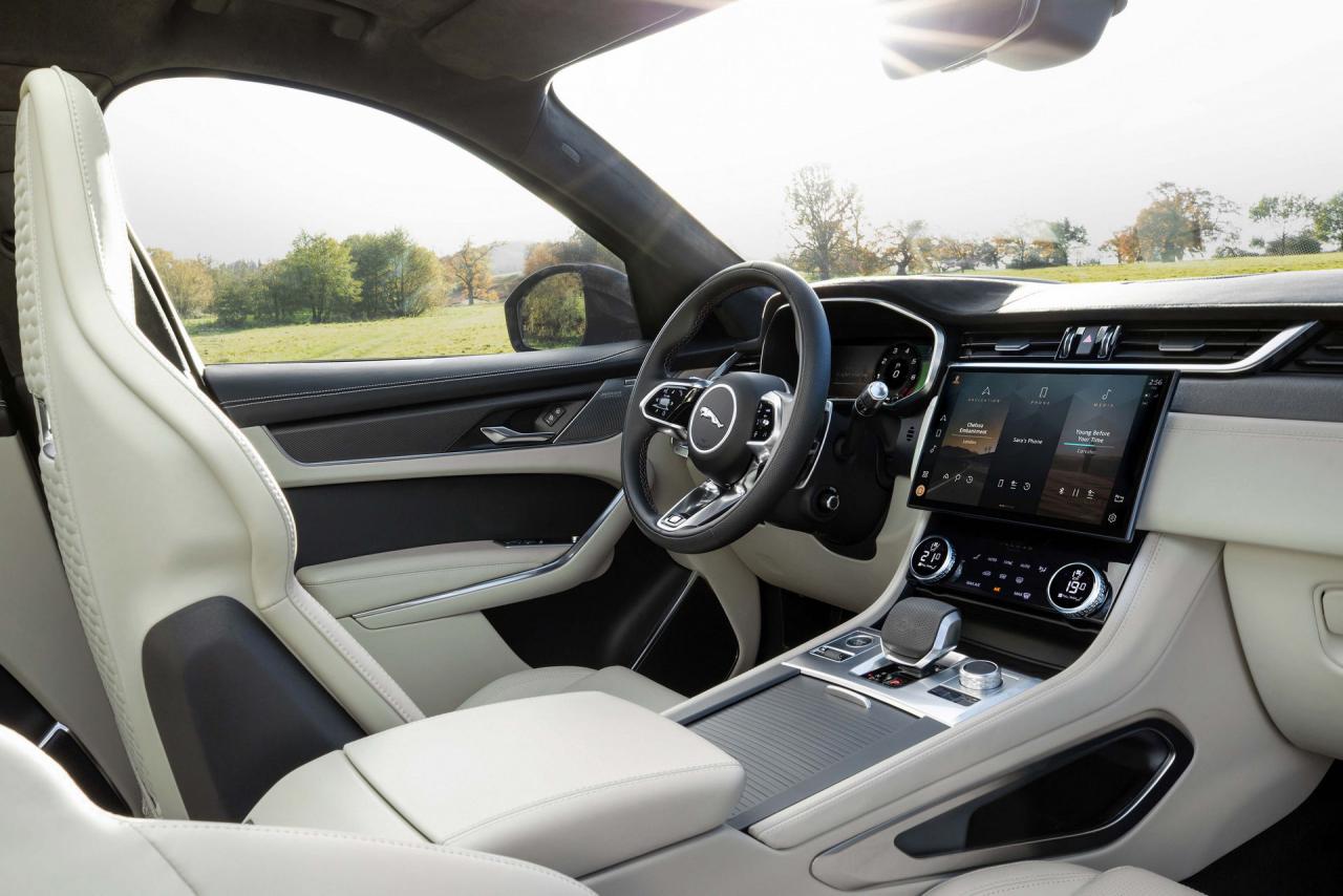 Jaguar-F-Pace-SVR-14.jpg