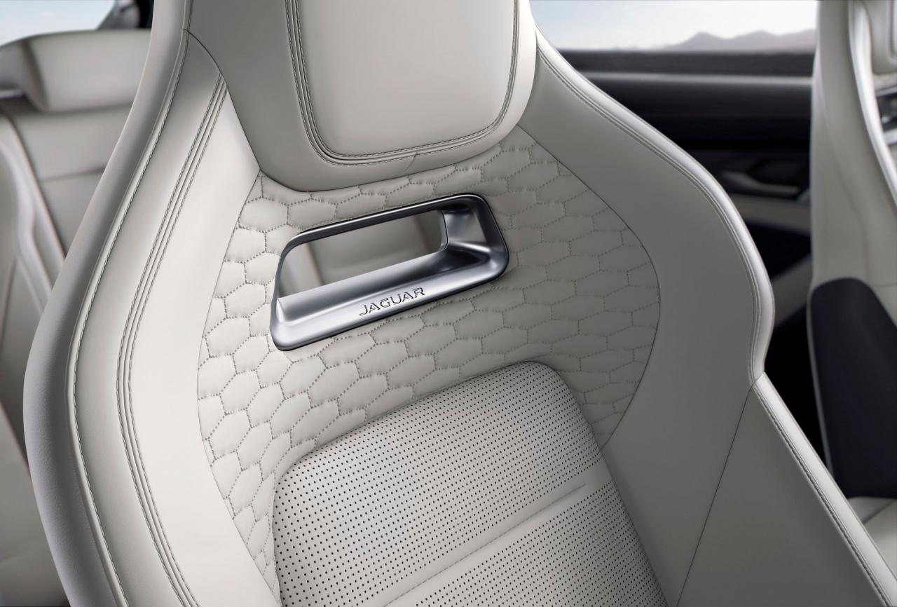 Jaguar-F-Pace-SVR-24.jpg