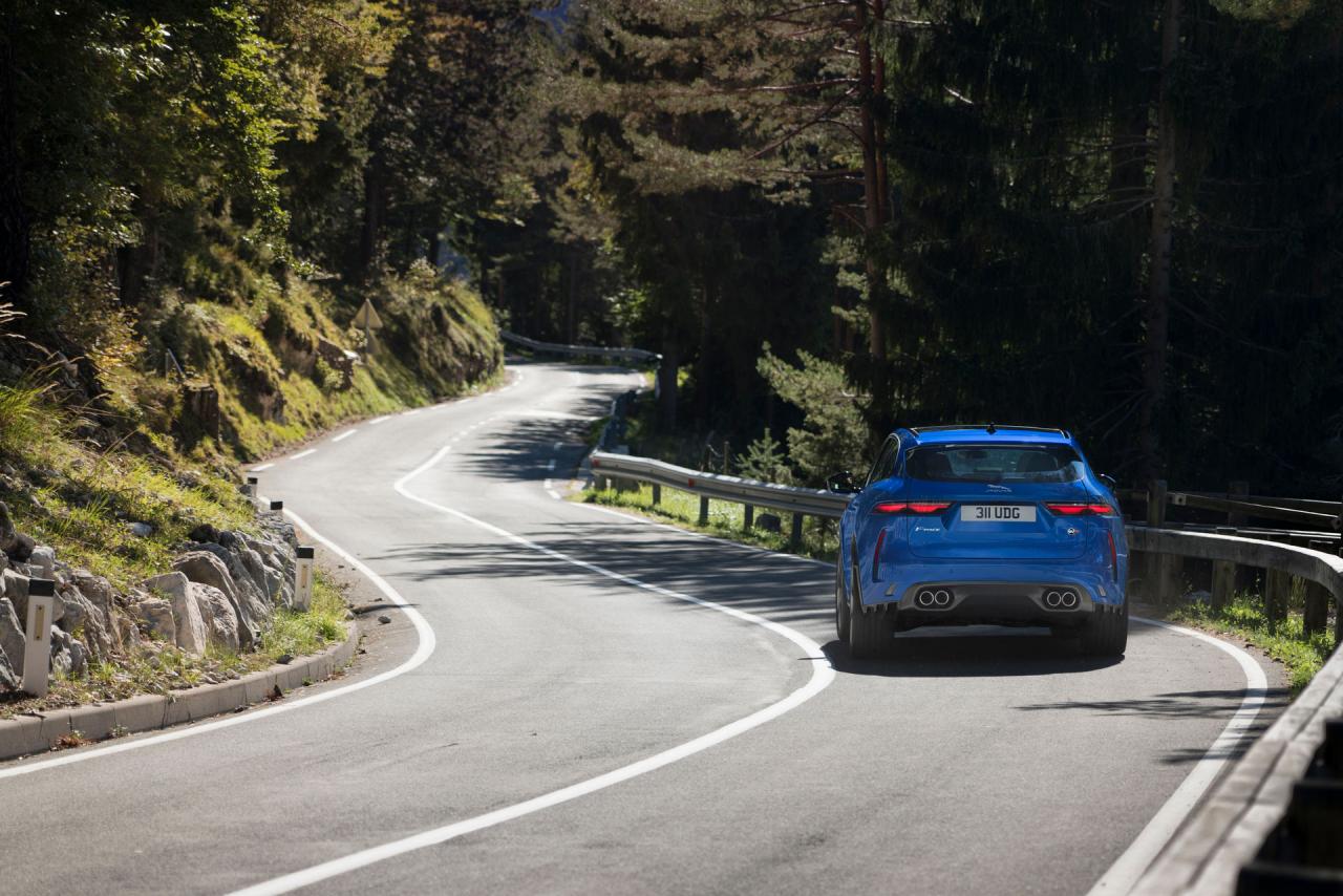 Jaguar-F-Pace-SVR-7.jpg