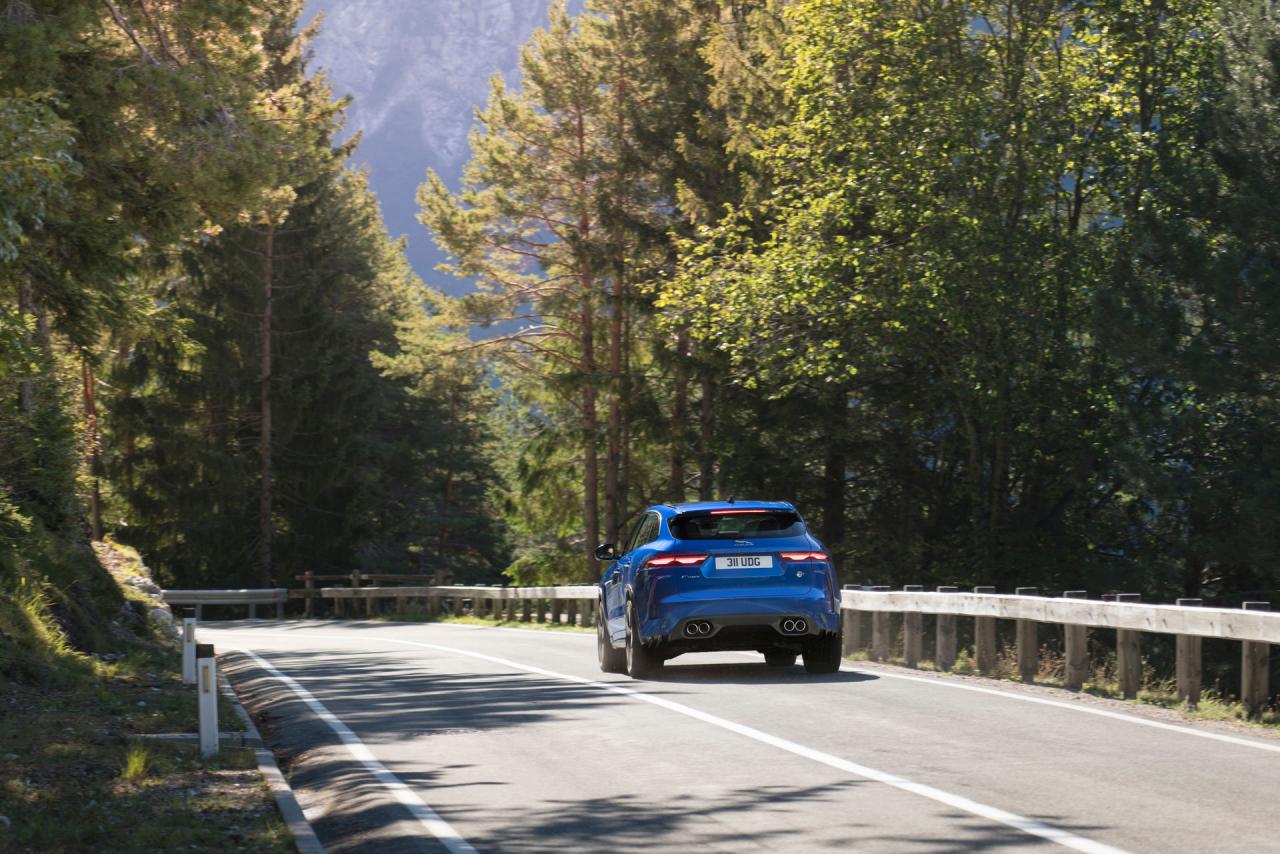 Jaguar-F-Pace-SVR-8.jpg