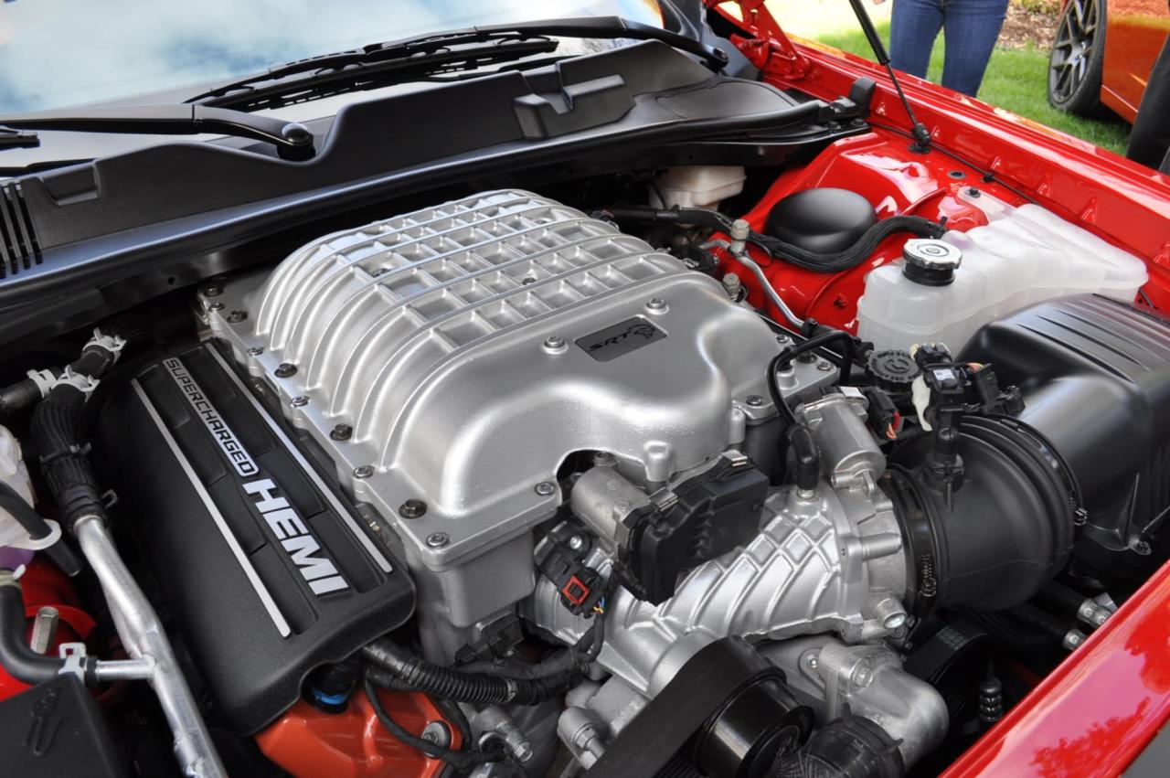 UDodge-Hellcat-Engine-1.jpg