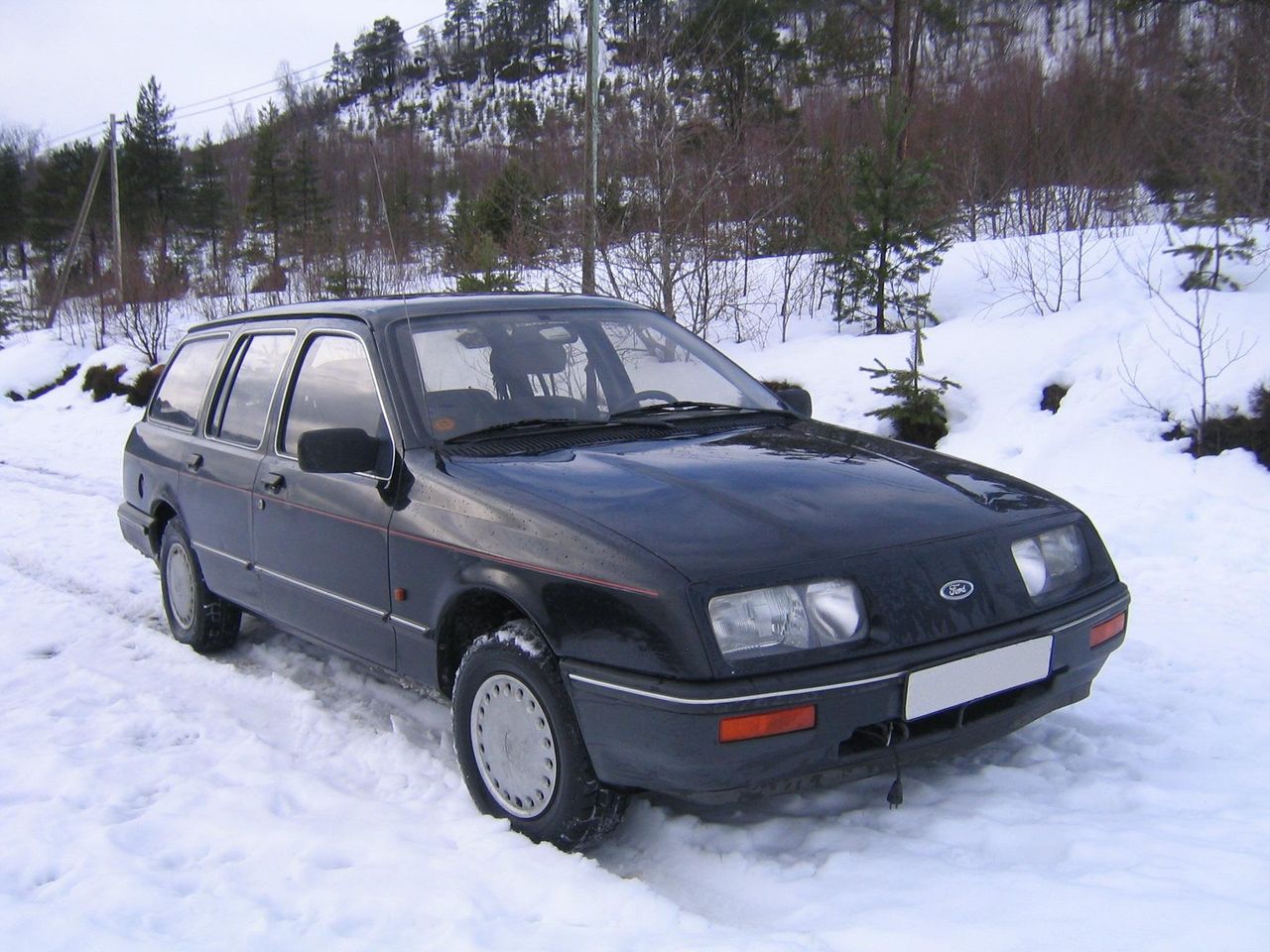 1280px-1985_Ford_Sierra_2_0L.jpeg.68ec111a54cfc24dc19aae0ae4e9ee03.jpeg