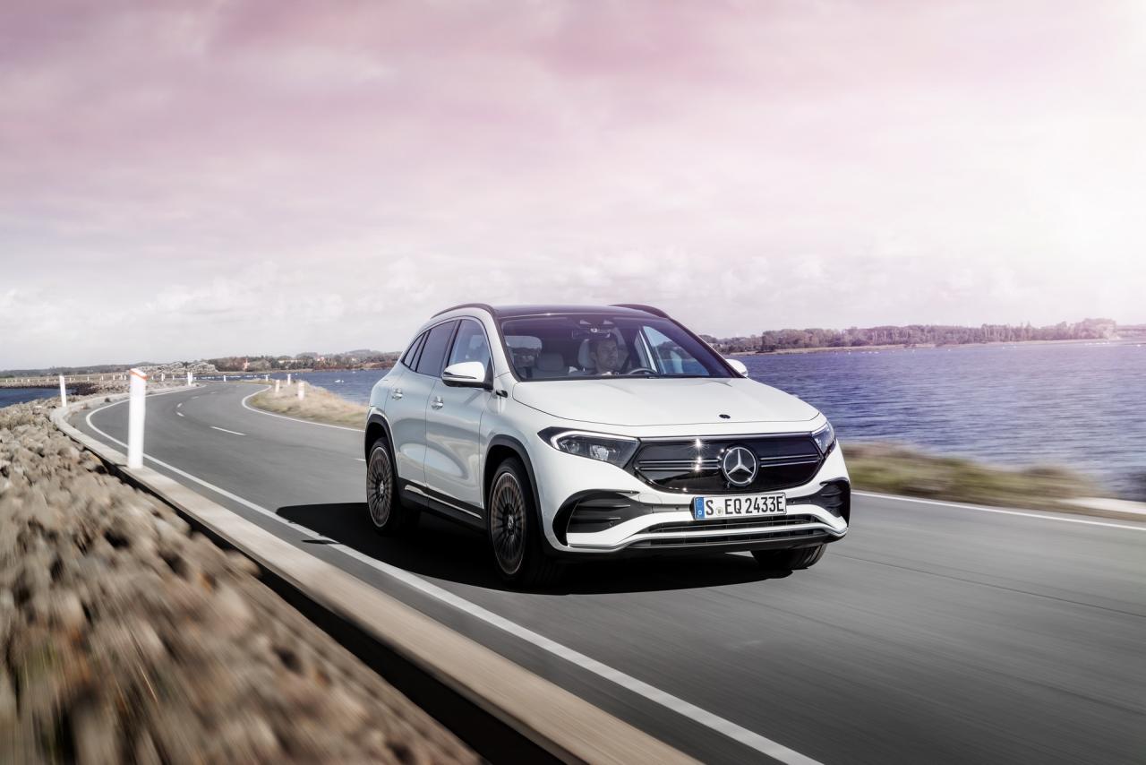 2021-Mercedes-EQA-250-02.jpg