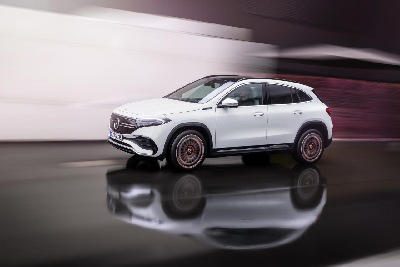 2021-Mercedes-EQA-250-05.jpg