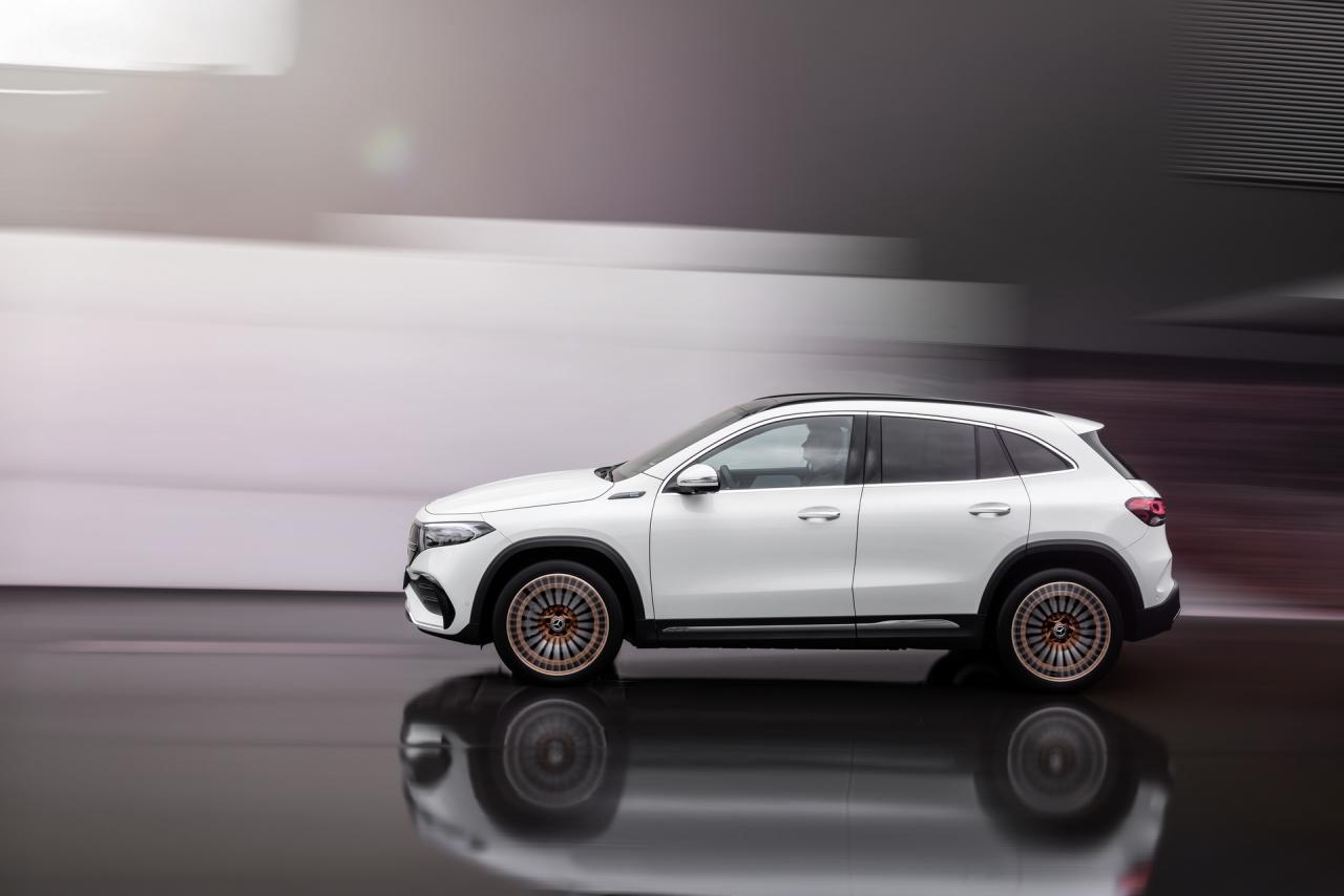 2021-Mercedes-EQA-250-06.jpg