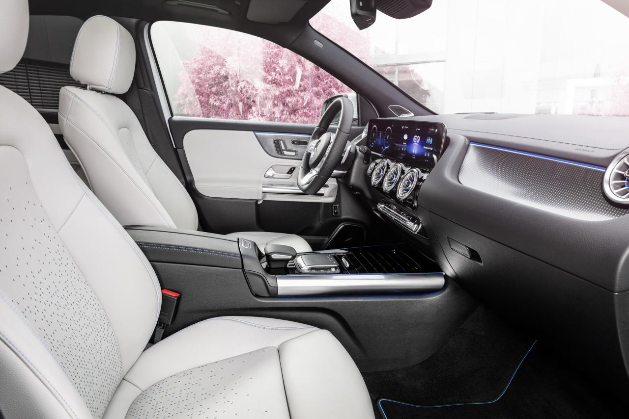 2021-Mercedes-EQA-250-11.jpg
