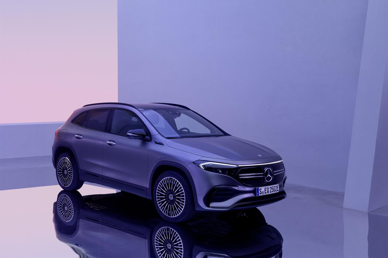 2021-Mercedes-EQA-250-145.jpg