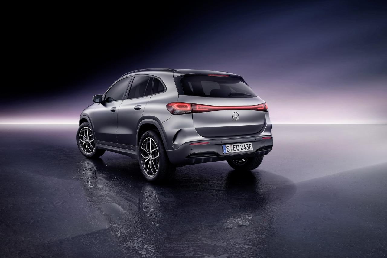 2021-Mercedes-EQA-250-53.jpg