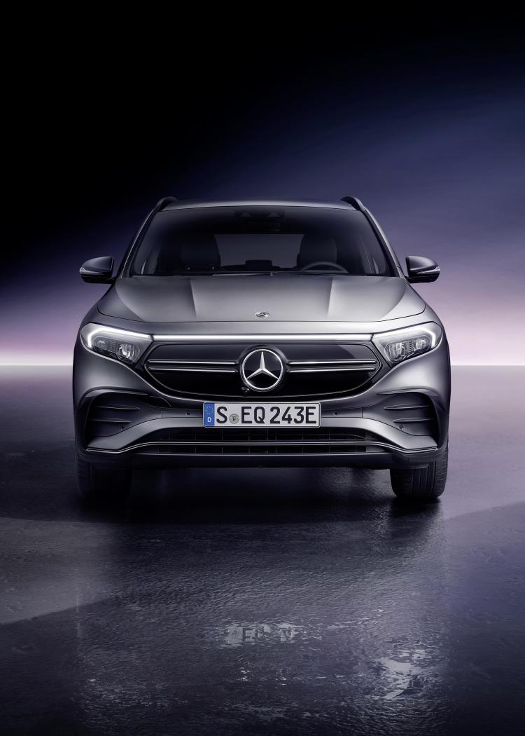 2021-Mercedes-EQA-250-67.jpg