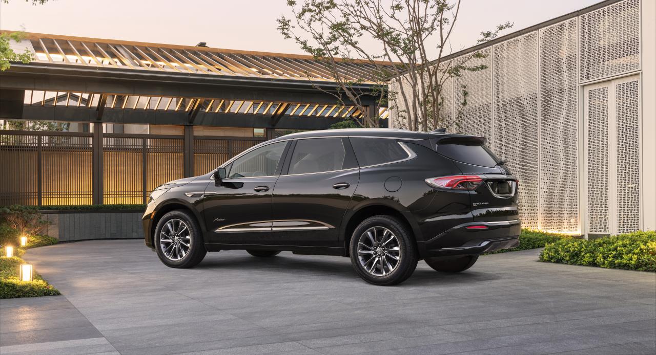 2022-Buick-Enclave-Avenir-002.jpg