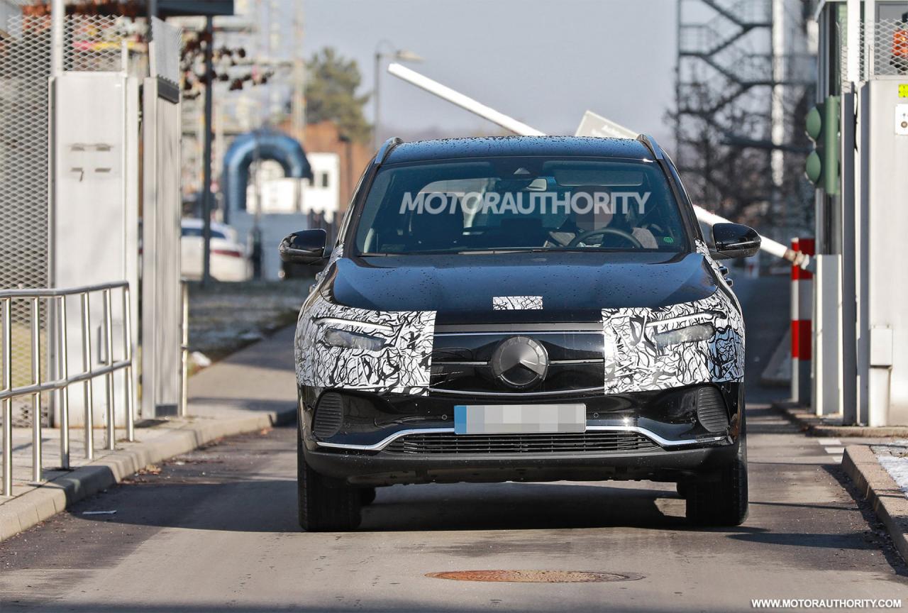 2022-mercedes-benz-eqa-spy-shots--photo-credit-s-baldauf-sb-medien_100777014_h.jpg