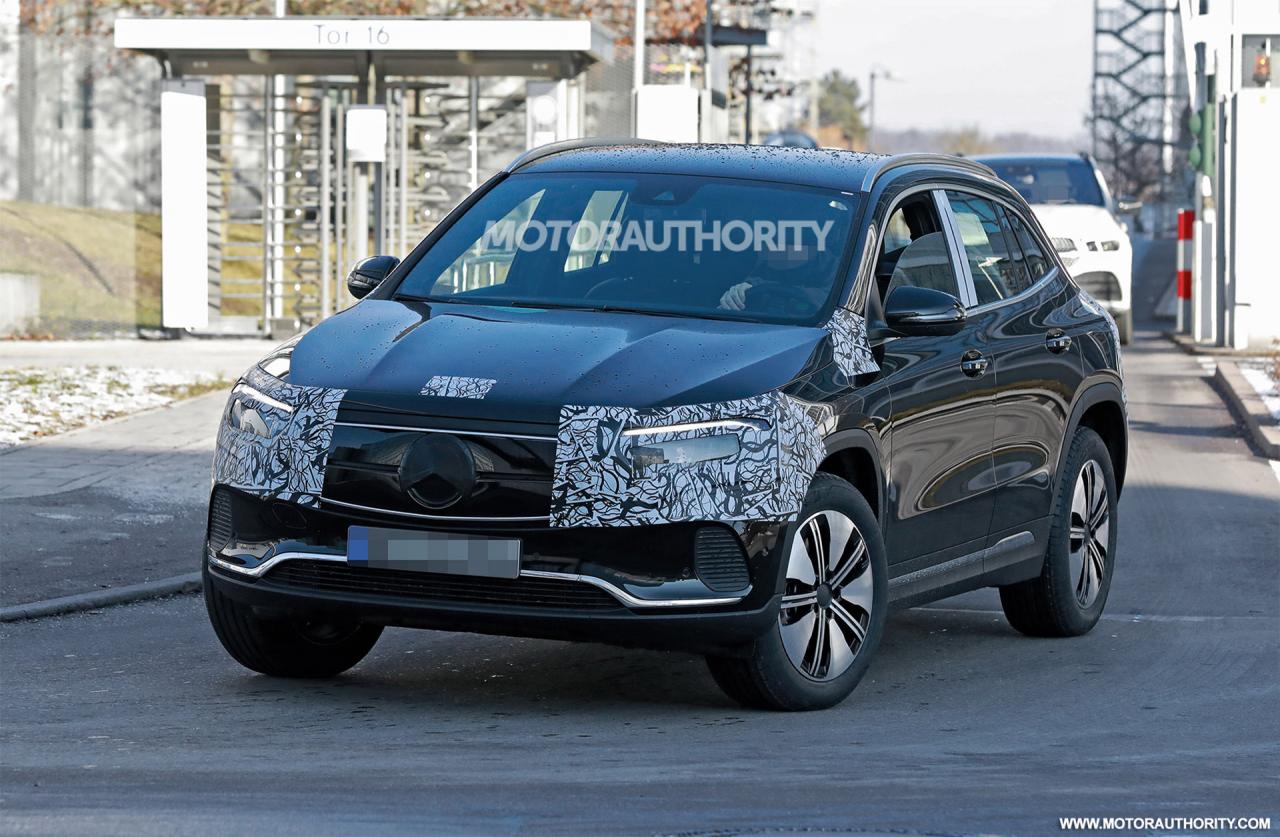 2022-mercedes-benz-eqa-spy-shots--photo-credit-s-baldauf-sb-medien_100777017_h.jpg