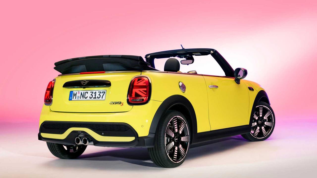 2022-mini-cooper-s-convertible-rear.jpg