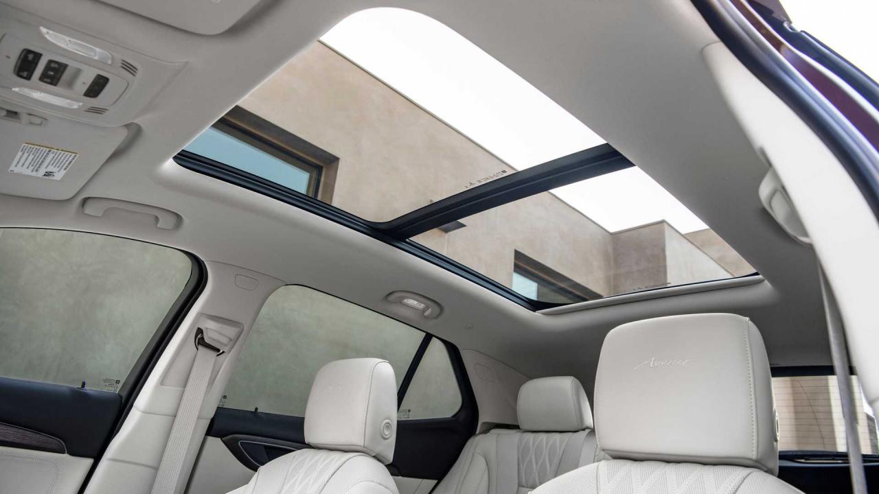 2021-buick-envision-avenir-interior (4).jpg