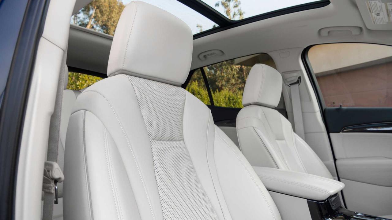 2021-buick-envision-avenir-interior (2).jpg