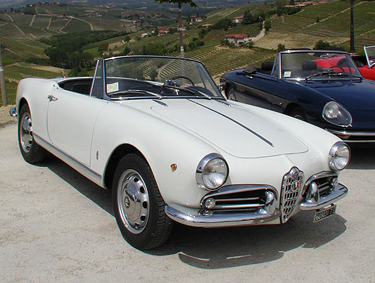 Alfa-Giulietta-Spider-white-1960.jpg.8e21bbcd3fea20bcaca0fc777fe24eeb.jpg