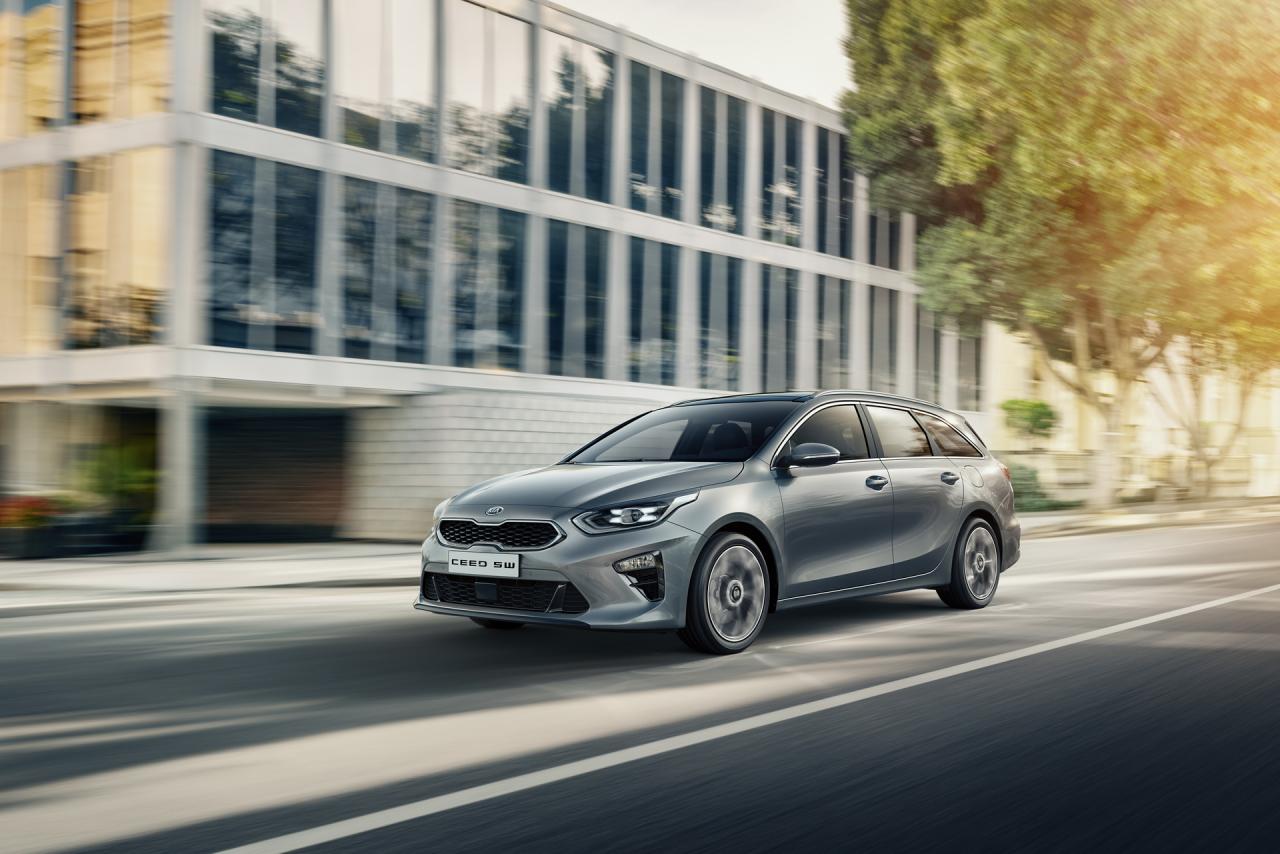 b8be2700-kia-hybrids-2.jpg