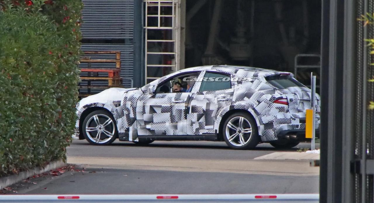 ferrari-purosangue-new-test-mule-1.thumb.jpg.5ee942401bc93e01ceb80f2416c92895.jpg