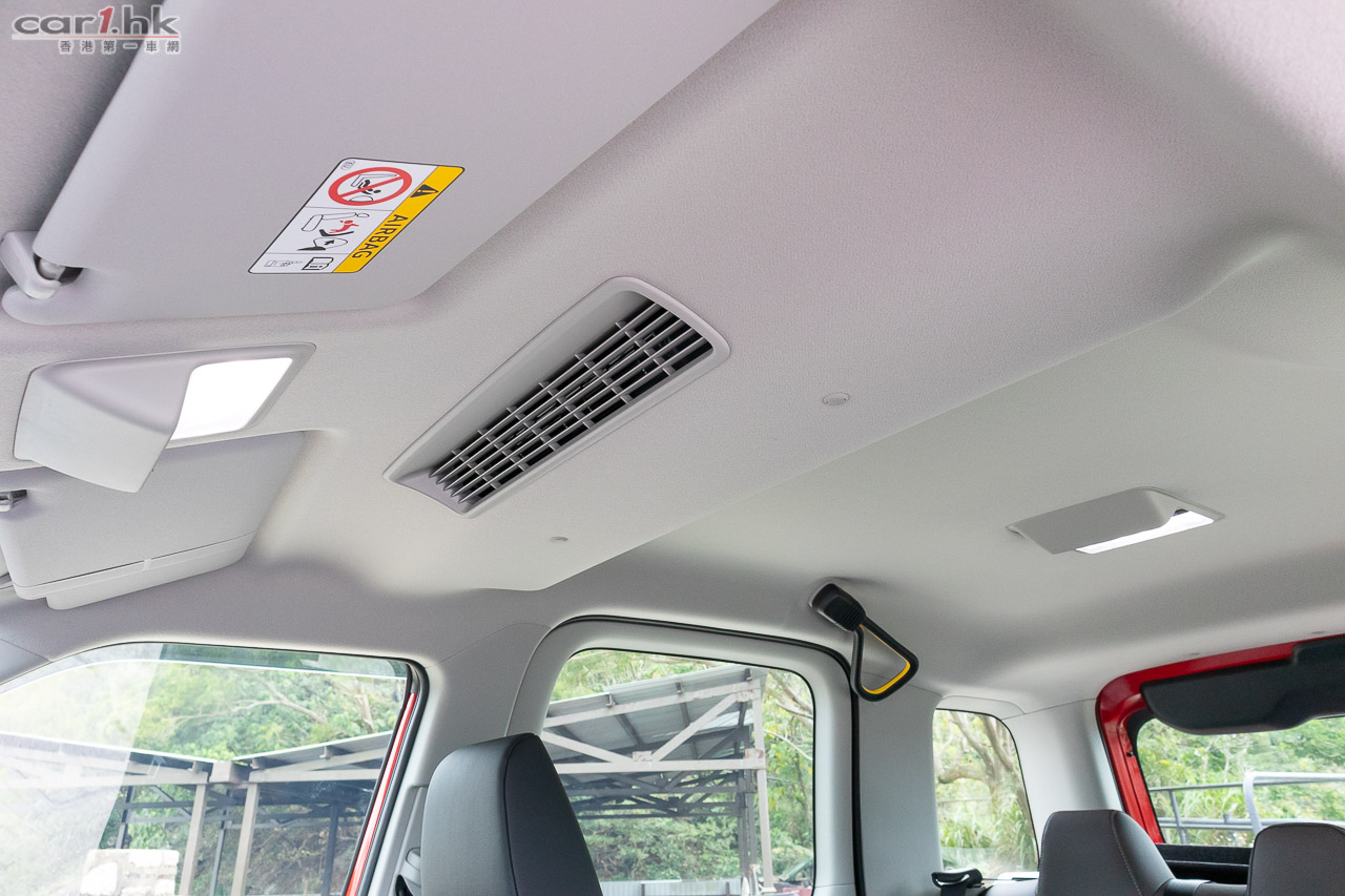toyota-comfort-hybrid-taxi-2019-32.jpg