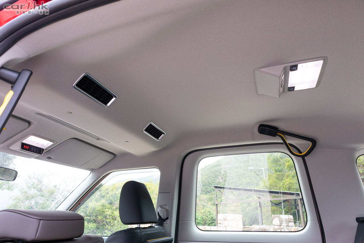 toyota-comfort-hybrid-taxi-2019-33.jpg