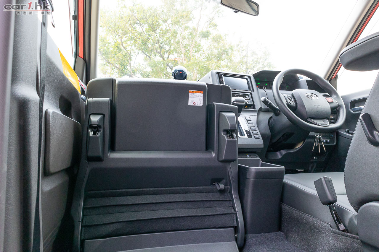 toyota-comfort-hybrid-taxi-2019-38.jpg