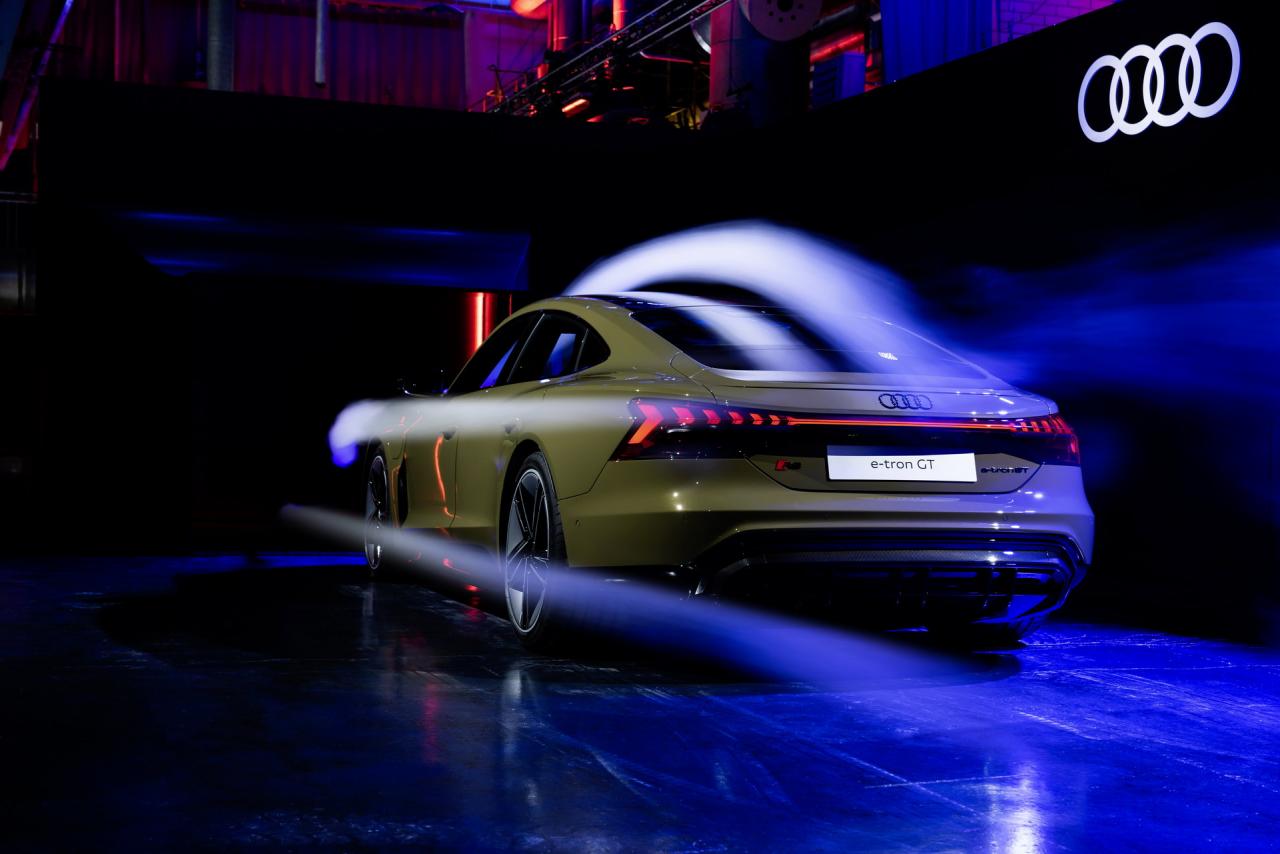 2022-Audi-e-tron-GT-72 (1).jpg