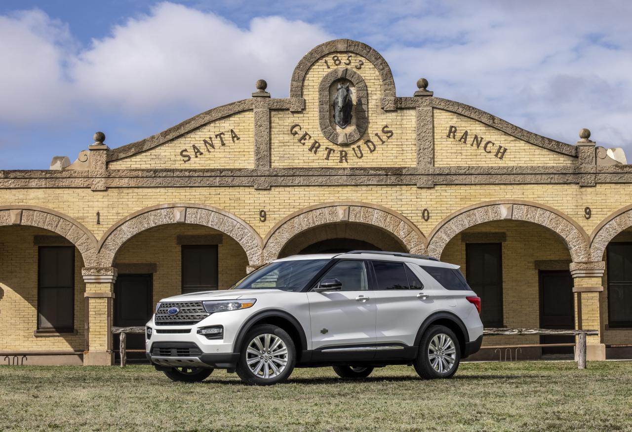 2021-Ford-Explorer-King-Ranch-02.jpg