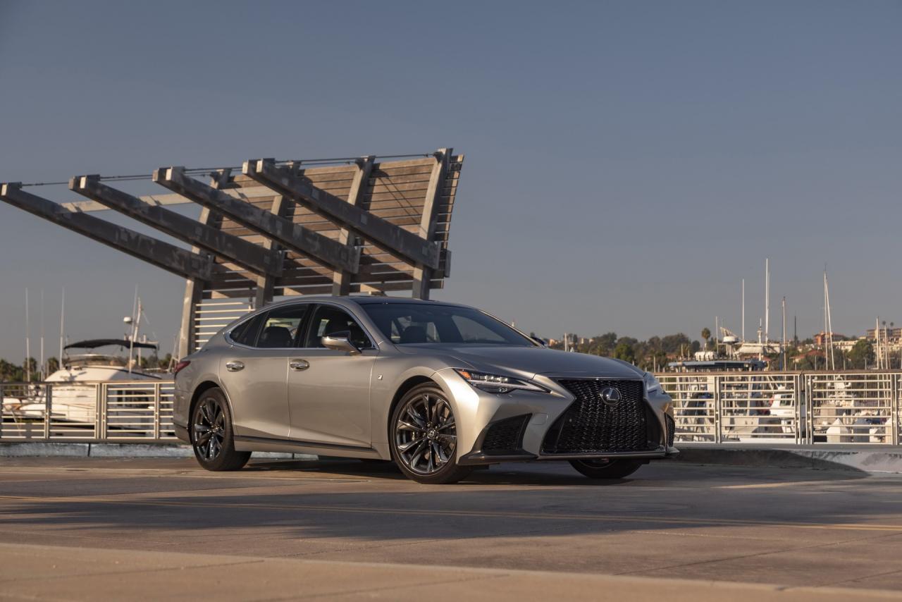 2021_Lexus_LS_01.jpg