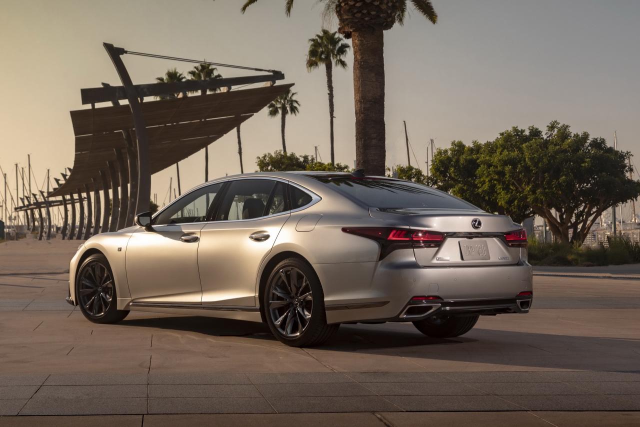 2021_Lexus_LS_02.jpg