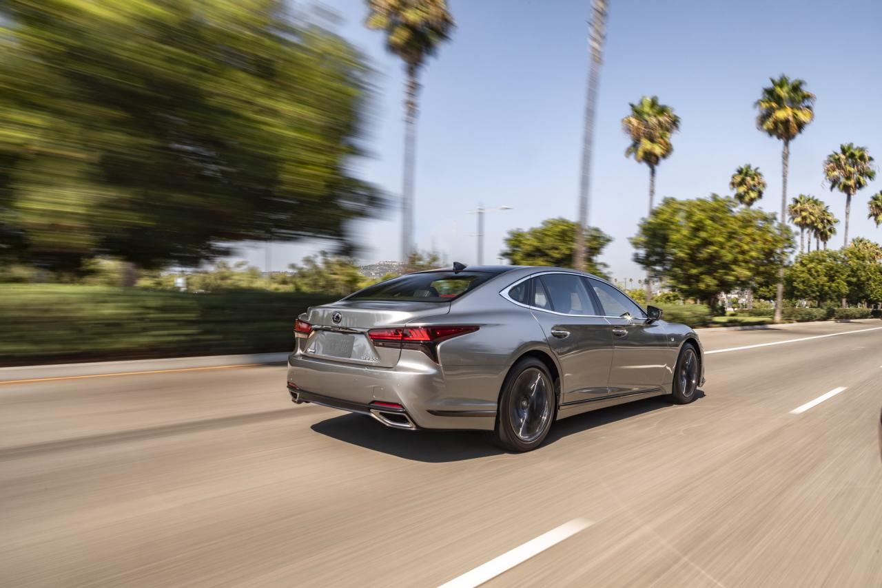 2021_Lexus_LS_04.jpg