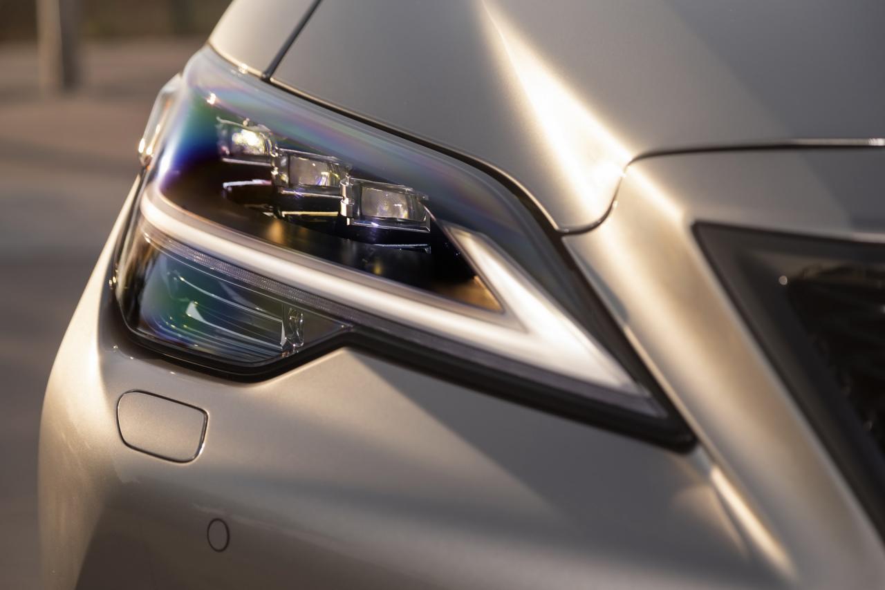 2021_Lexus_LS_06.jpg