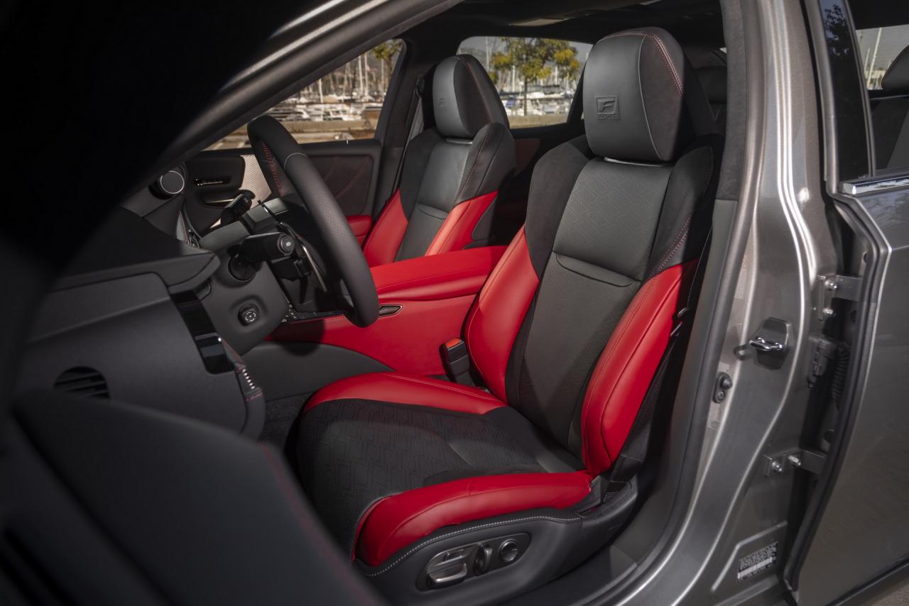 2021_Lexus_LS_11.jpg