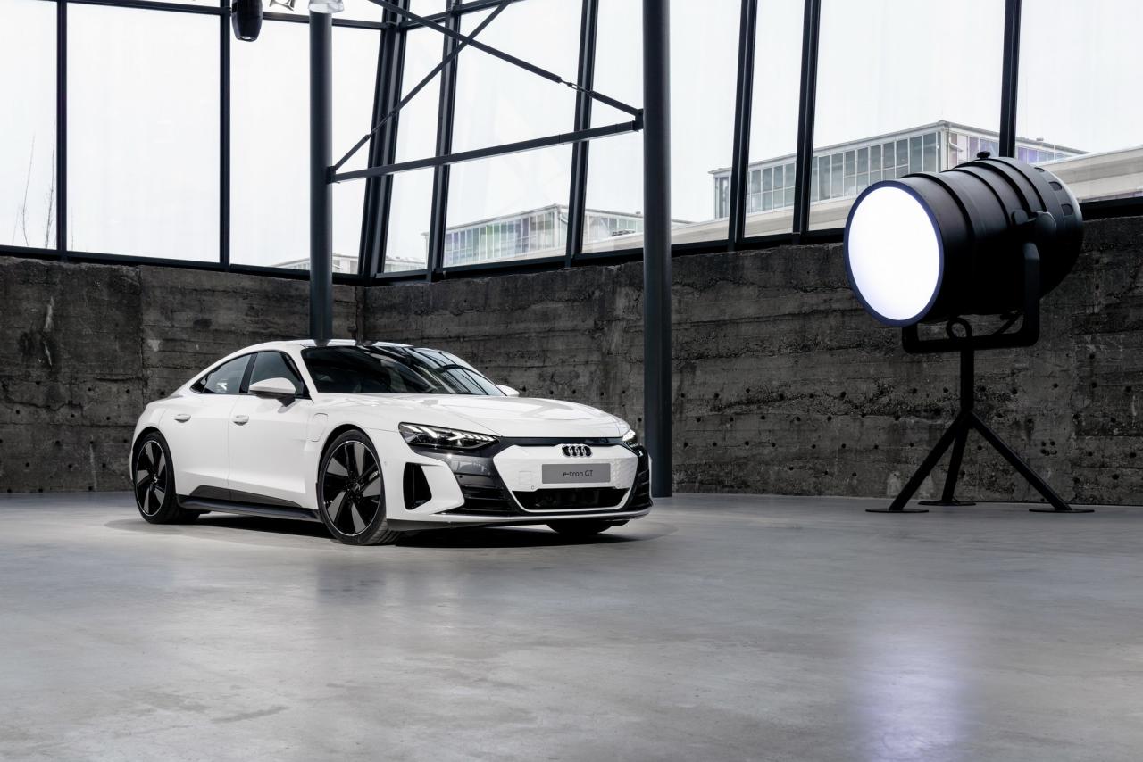 2022-Audi-e-tron-GT-10.jpg