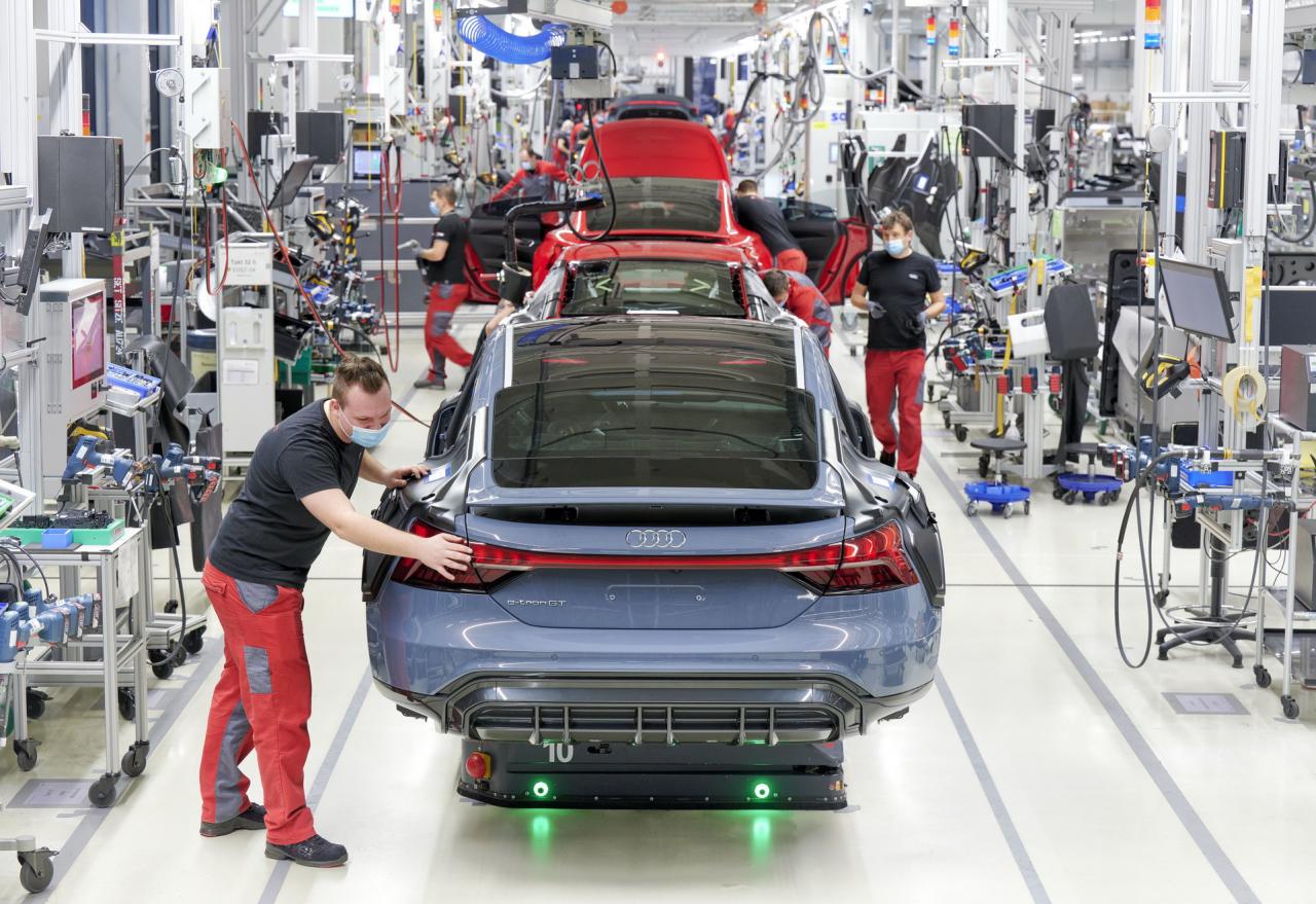 2022-Audi-e-tron-GT-100.jpg