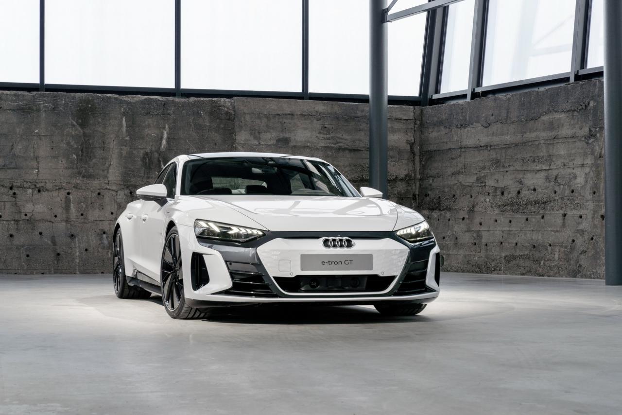 2022-Audi-e-tron-GT-11.jpg