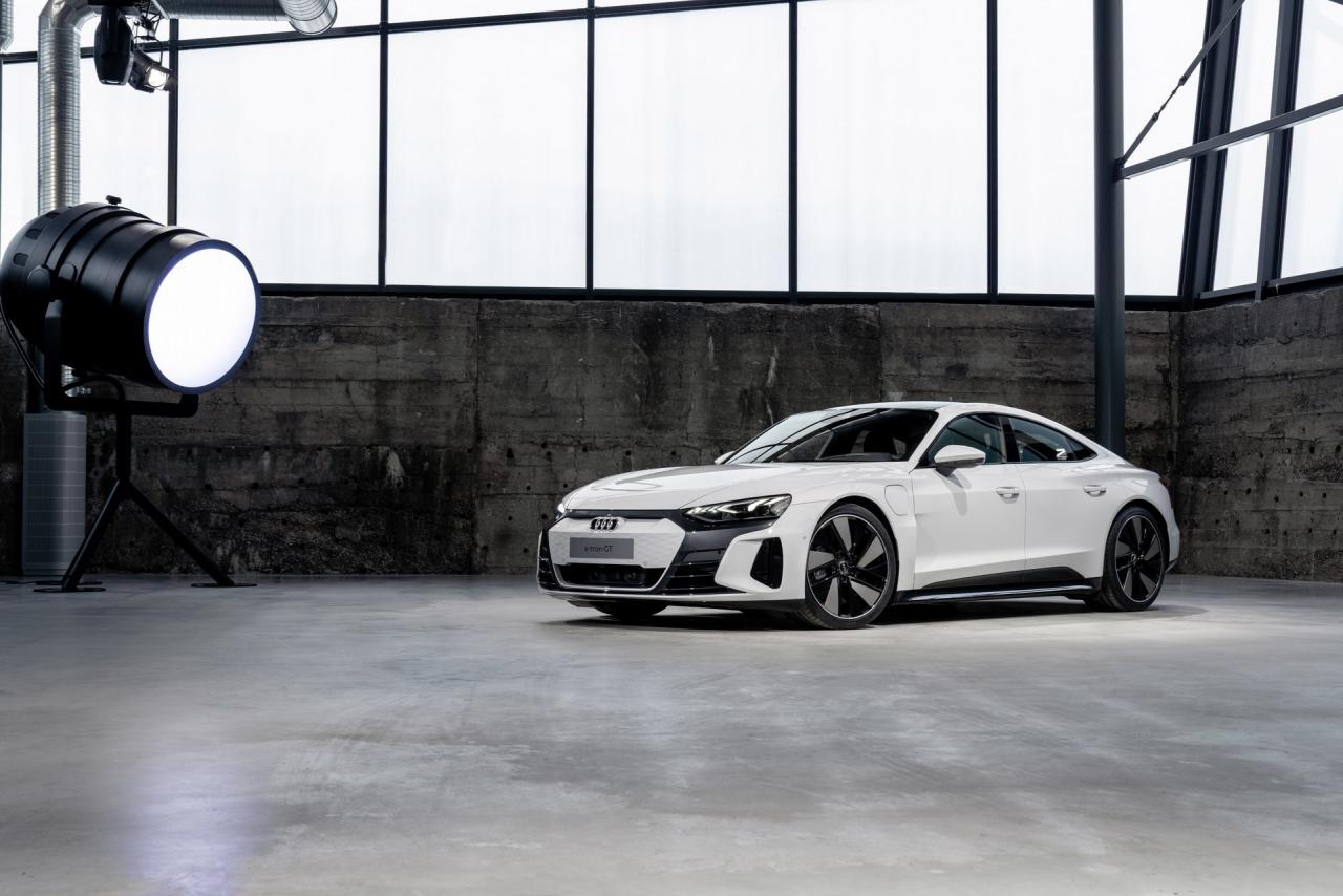 2022-Audi-e-tron-GT-13.jpg
