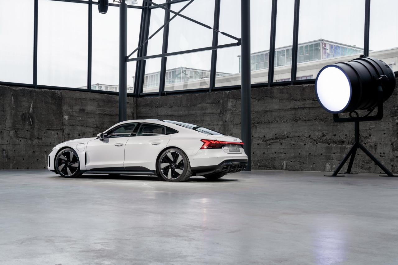 2022-Audi-e-tron-GT-14.jpg