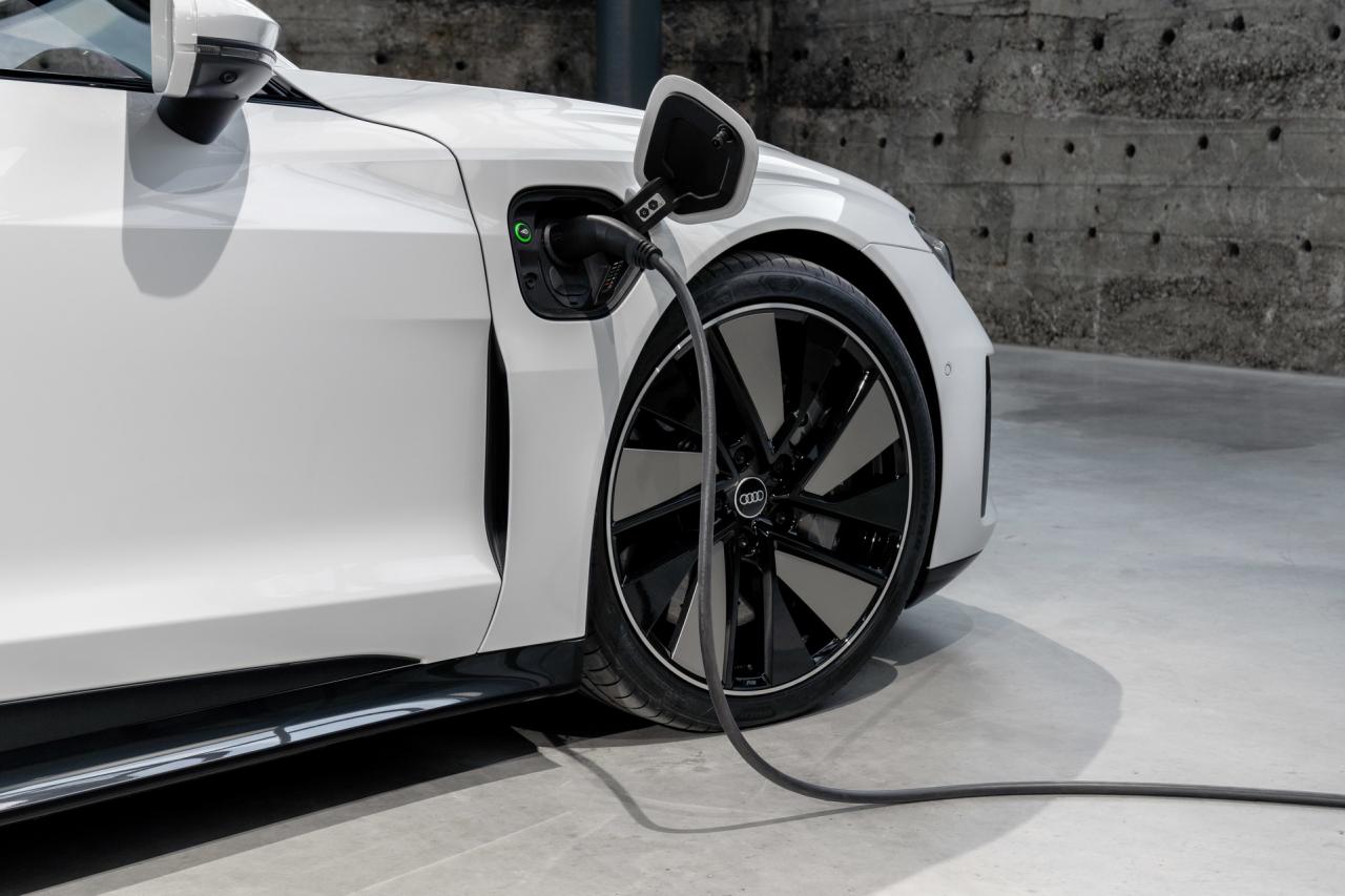 2022-Audi-e-tron-GT-17.jpg
