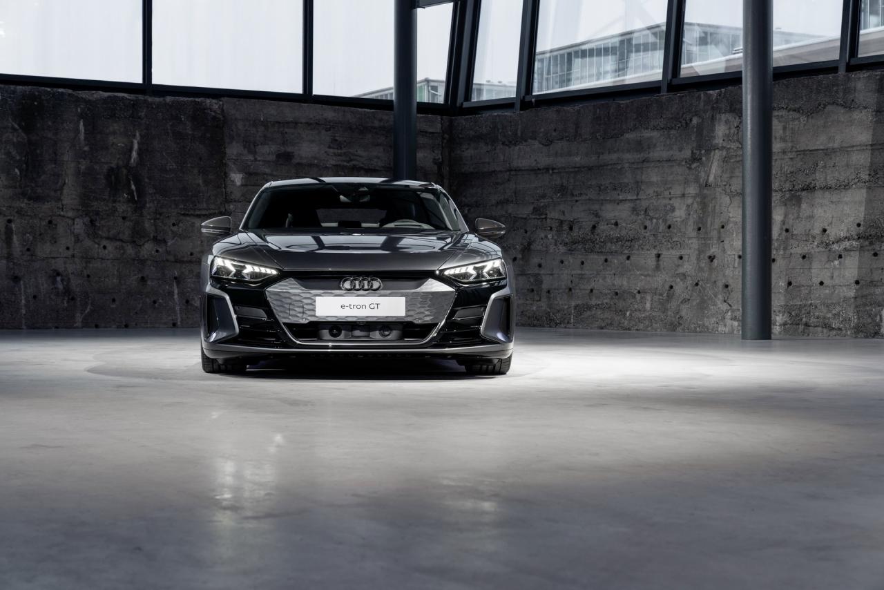2022-Audi-e-tron-GT-25.jpg