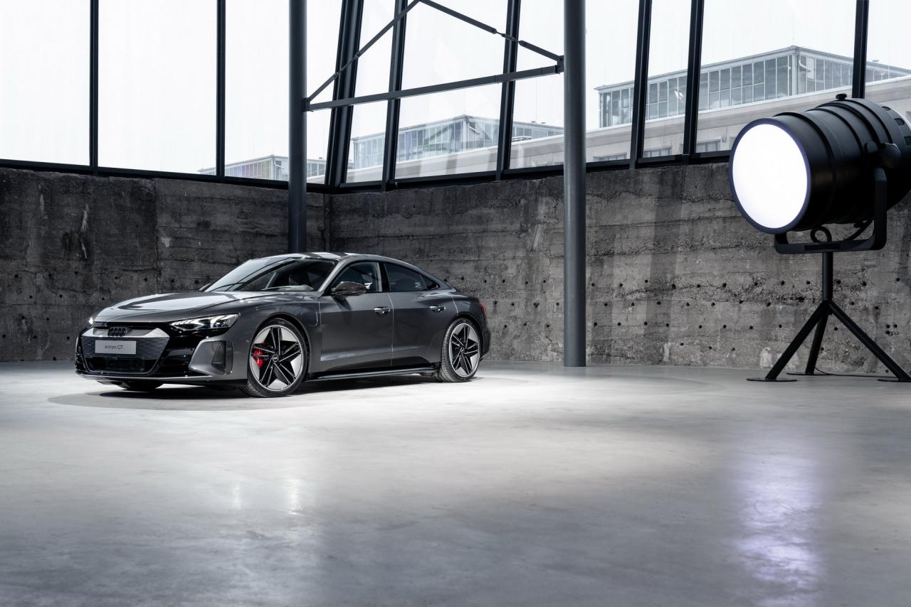 2022-Audi-e-tron-GT-26.jpg