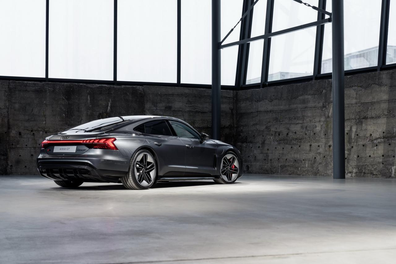 2022-Audi-e-tron-GT-30.jpg