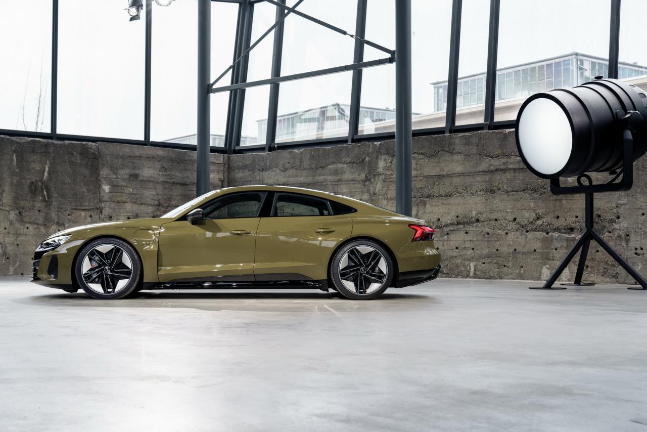 2022-Audi-e-tron-GT-6.jpg
