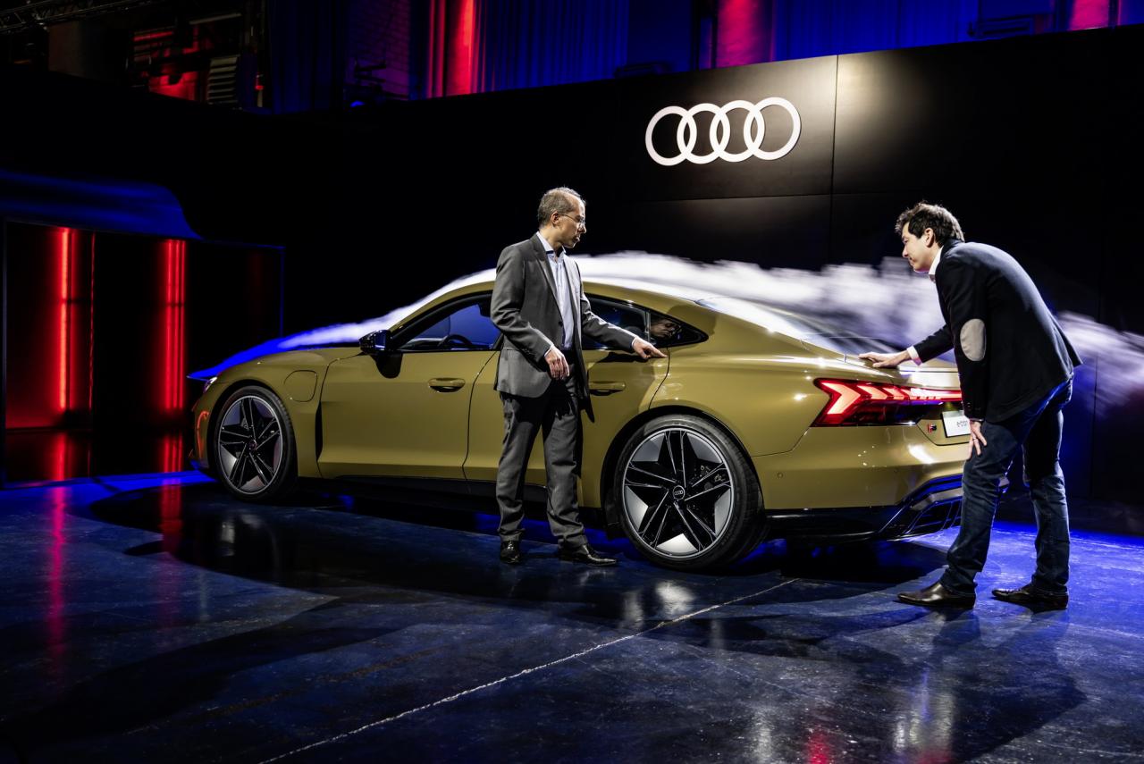 2022-Audi-e-tron-GT-75.jpg
